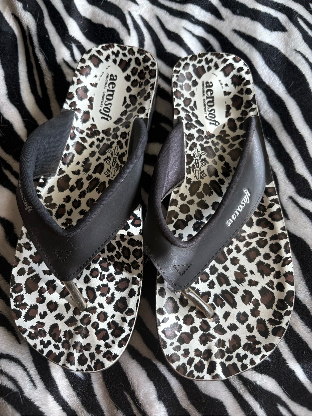 AEROSOLES Black Strappy Sandals with Leopard-Print Footbed